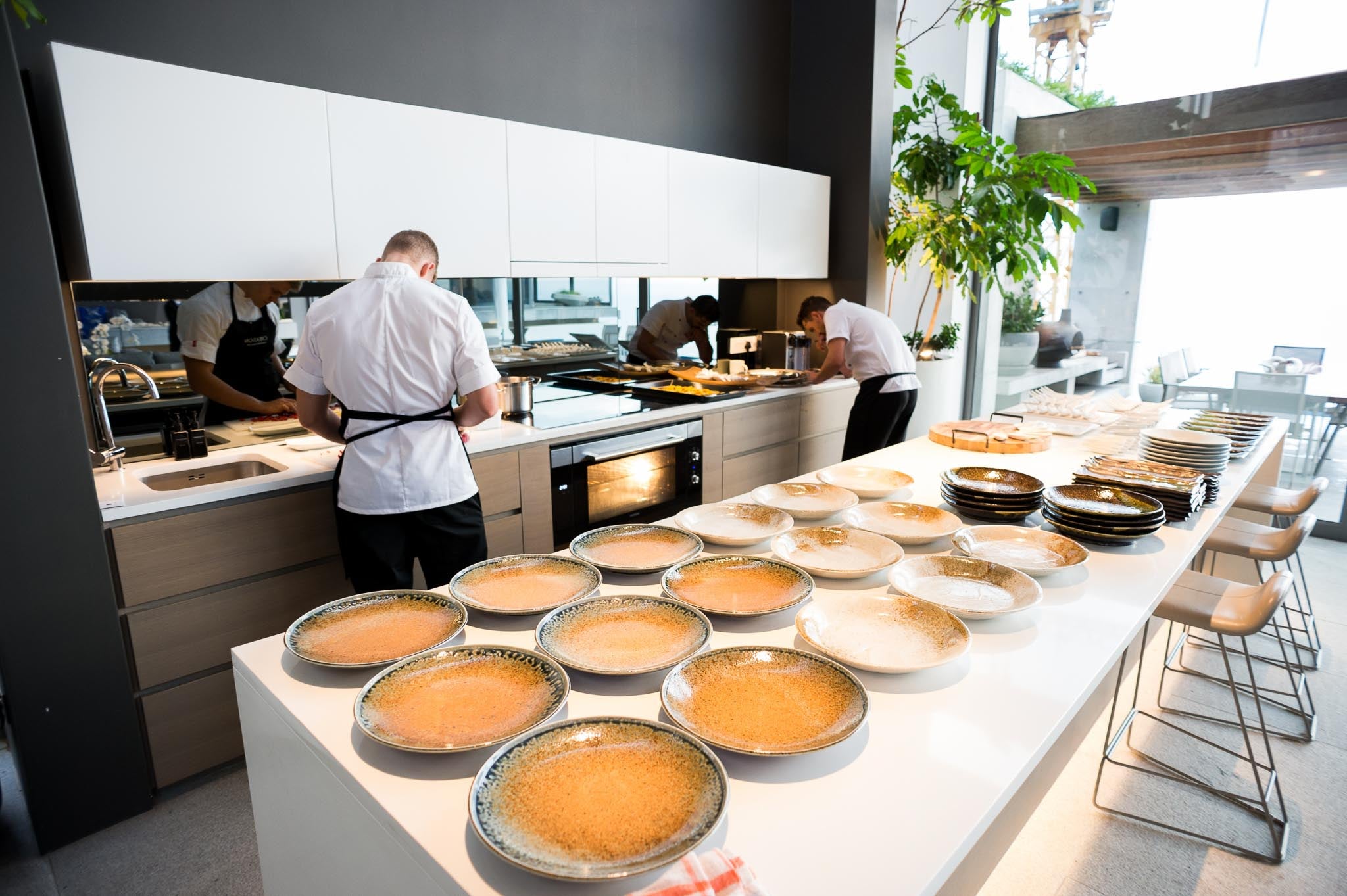 Creation on the move - Experience Creation Canapé Pairing  - 6 canapés, 8 wines